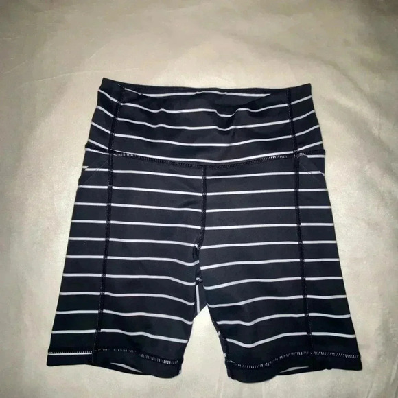 Womens Kiava 5" Striped Luxe Shorts - Picture 3 of 7